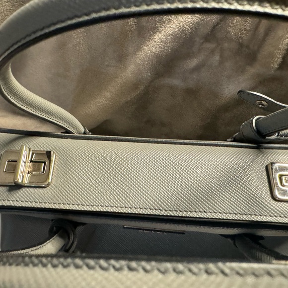 Prada - Picture 5 of 17